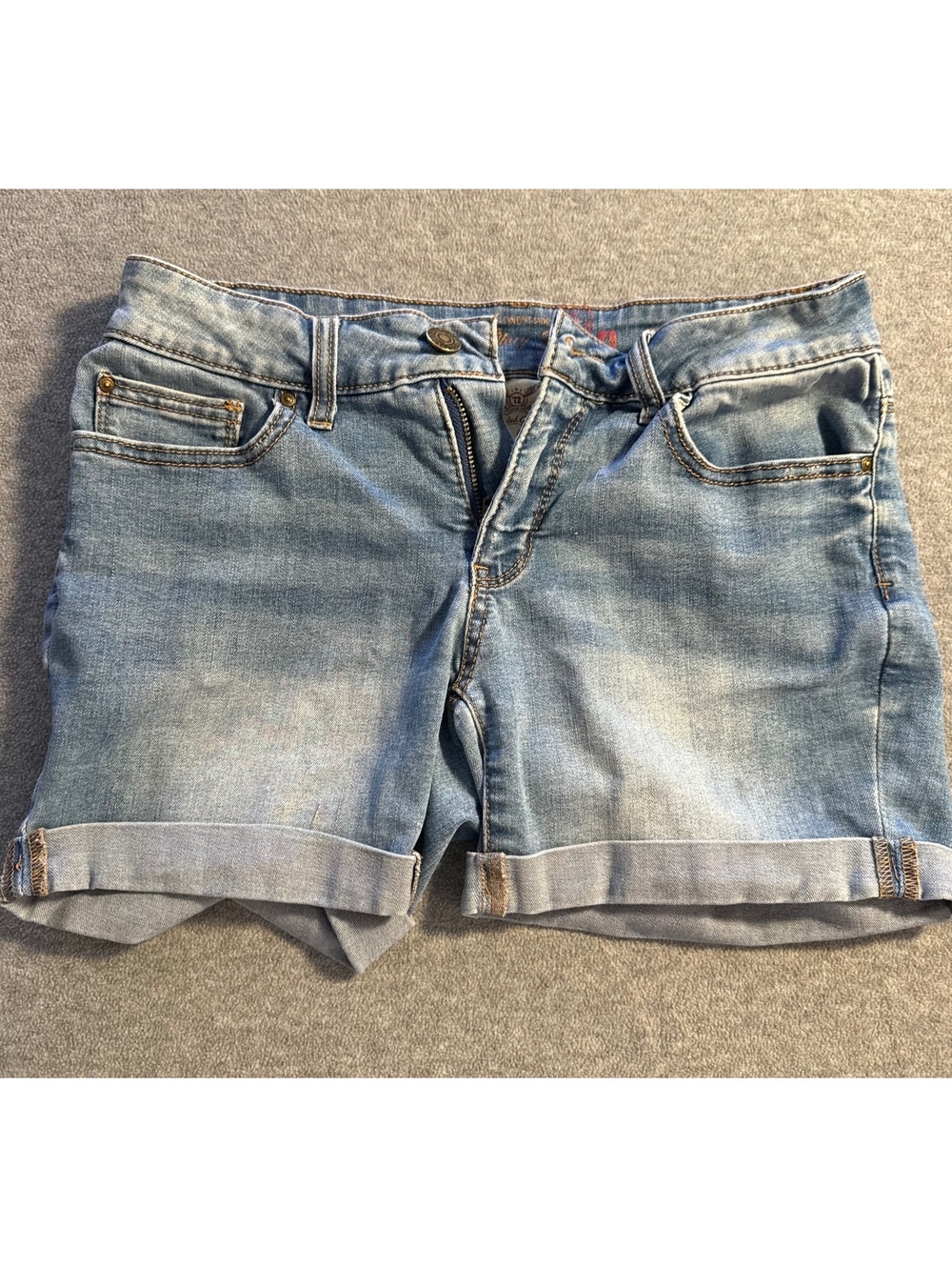 BKE Stella light wash cuff denim shorts size 30